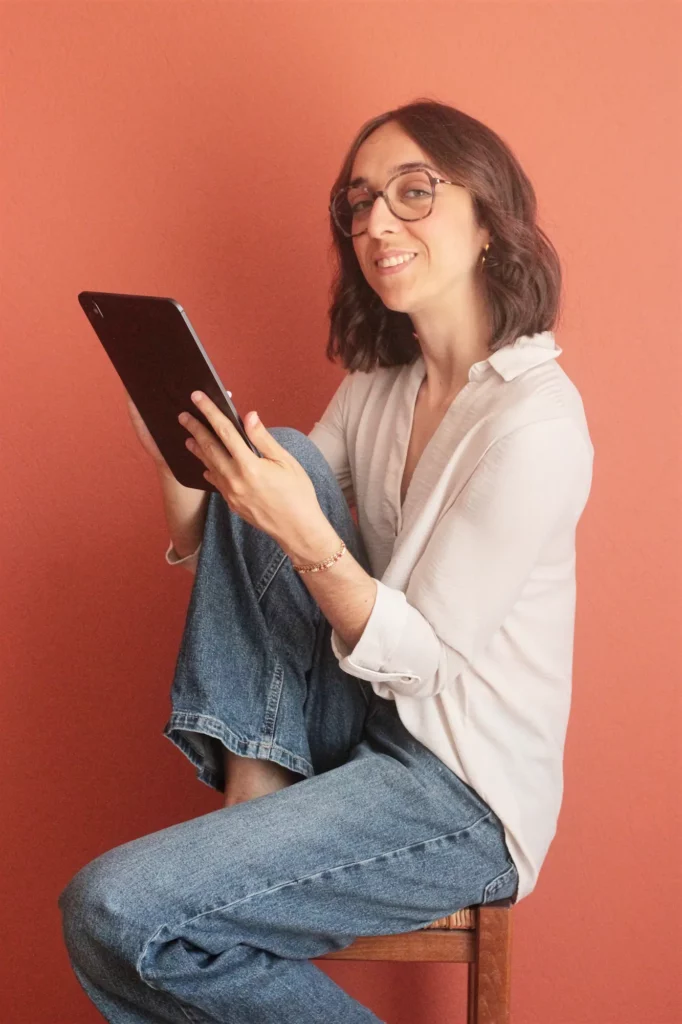 portrait rose poudrée illustratrice